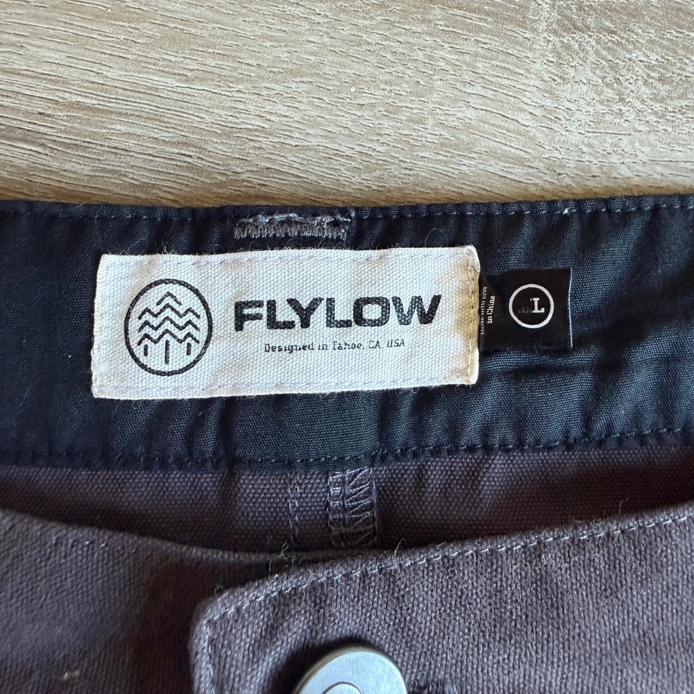 Flylow Mens Canvas Mountain Bike Shorts Plum Charcoal Utility Pockets Size XL - Picture 3 of 5